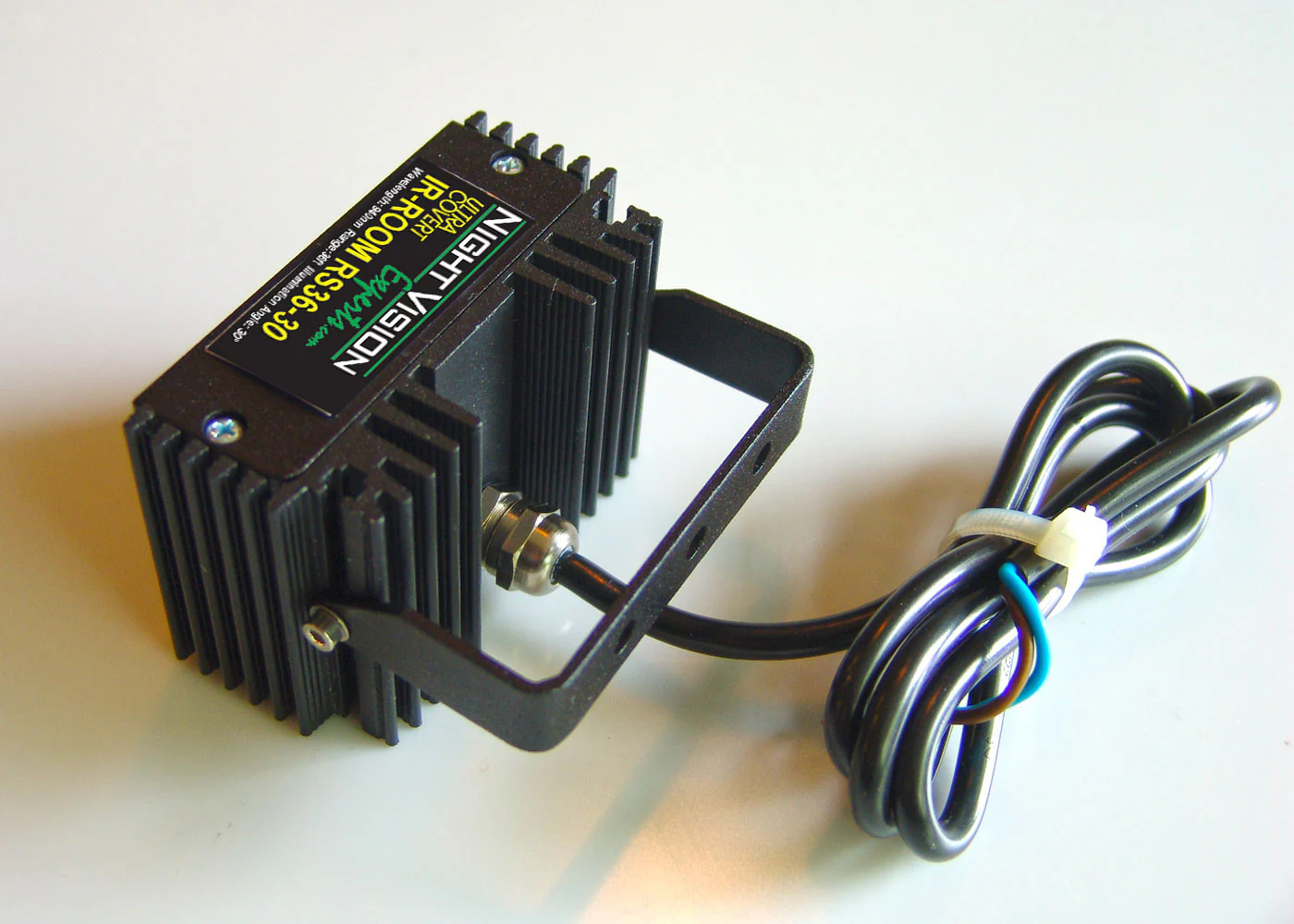Ultracovert Room-Size LED Infrared Floodlight, 940nm | 36-ft range | 30° beam - Image 3